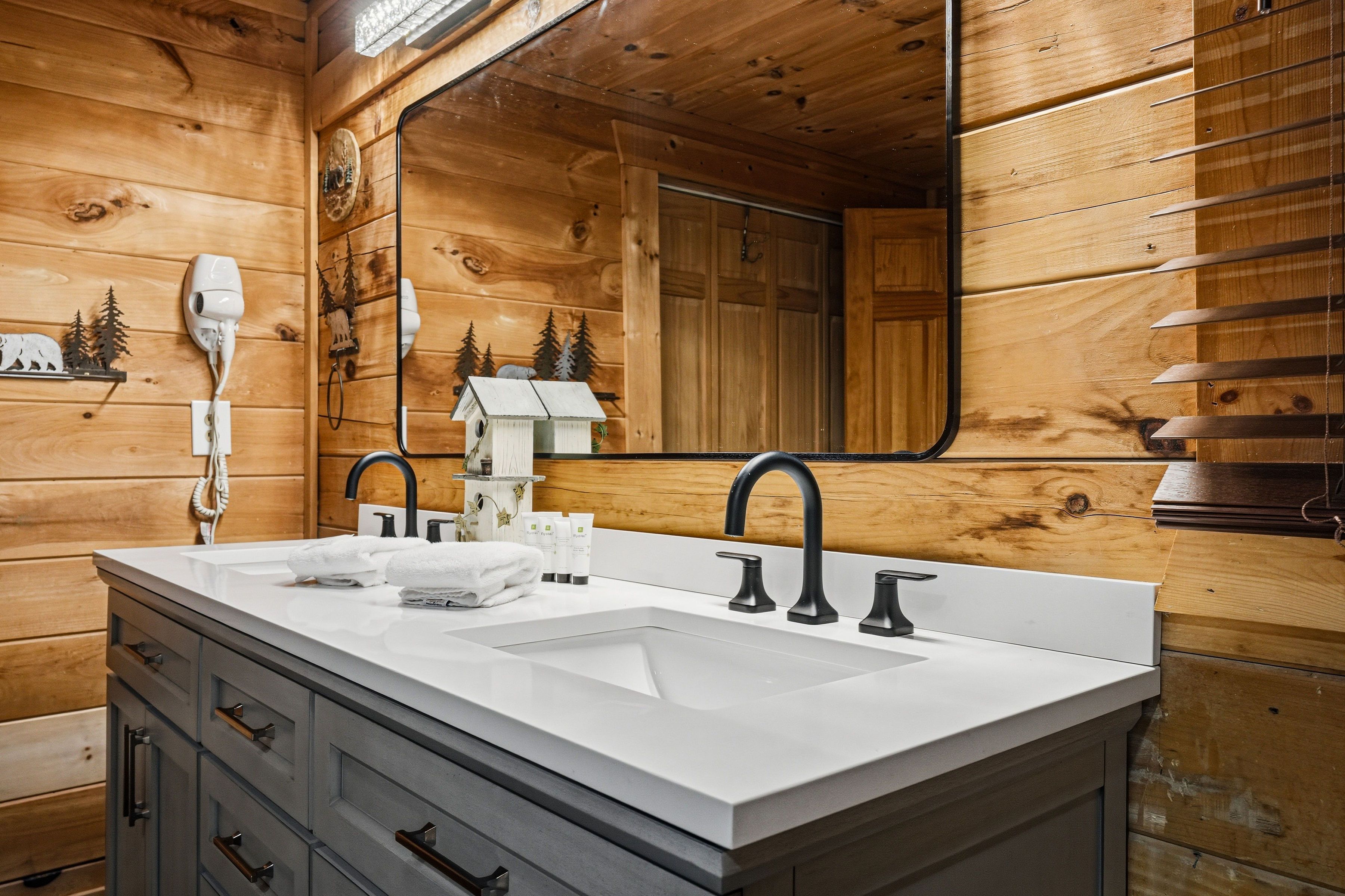 Entry-level ensuite bath with walk-in shower