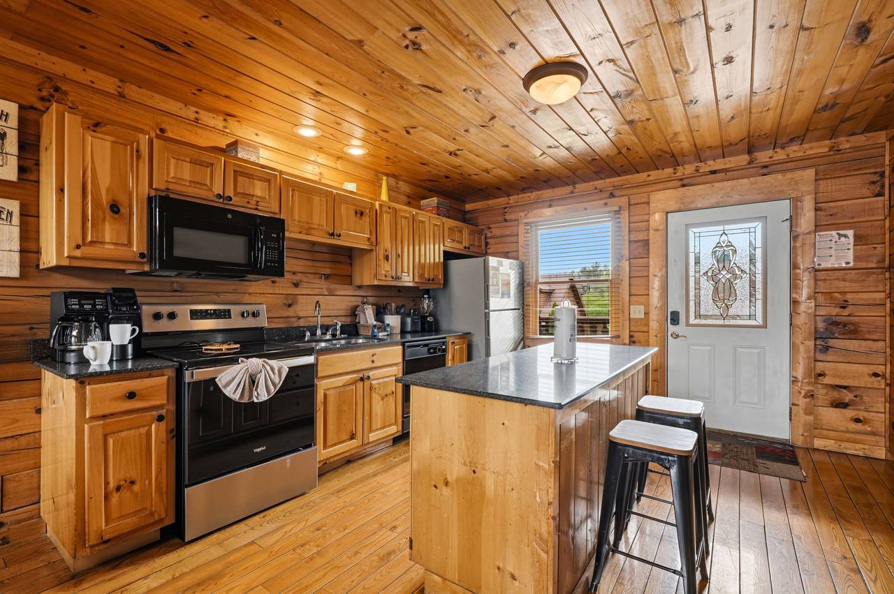 Fully stocked kitchen for easy meal preparation Fully stocked kitchen for easy meal preparation
