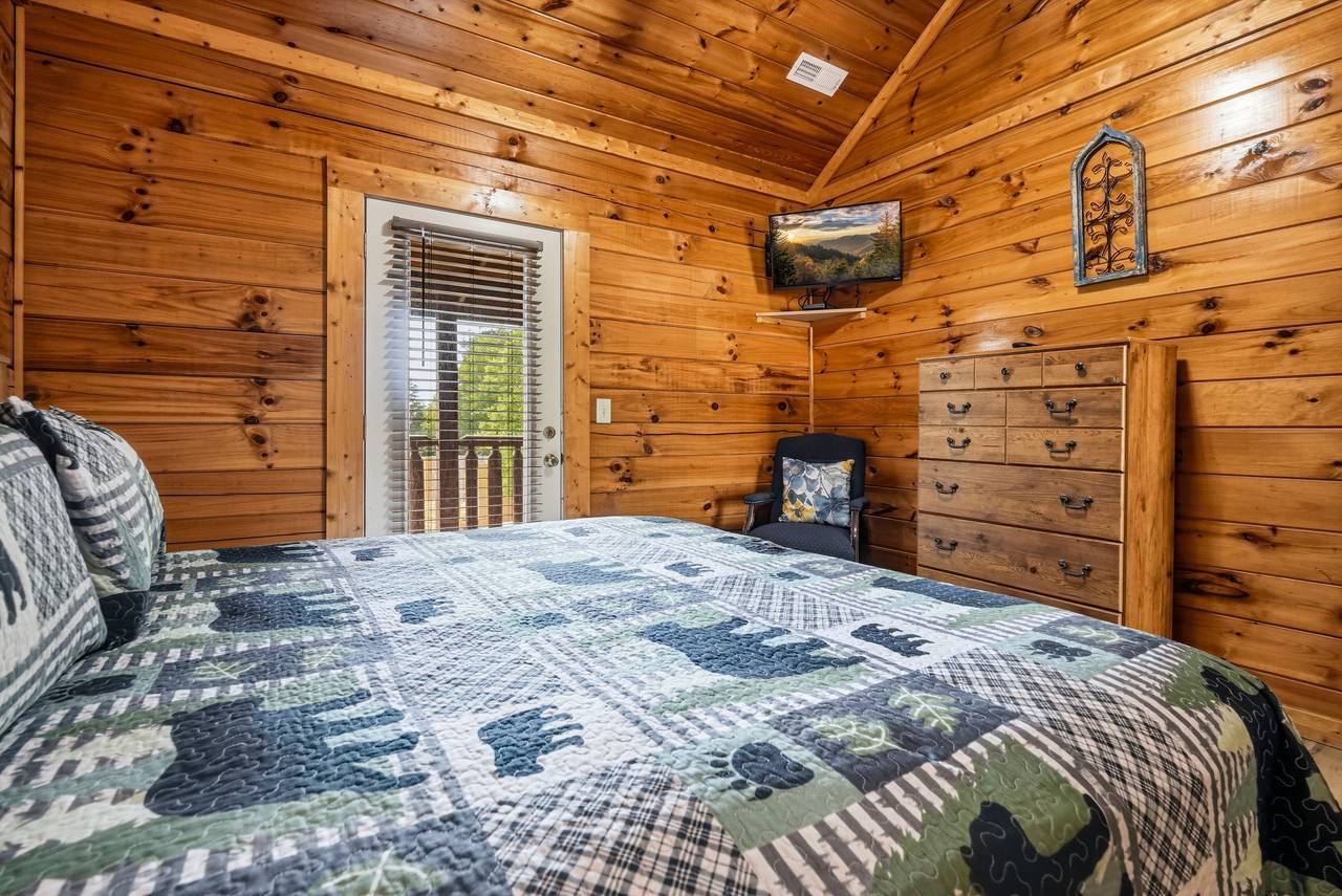 Upper-level king bedroom with ensuite bath Upper-level king bedroom with ensuite bath