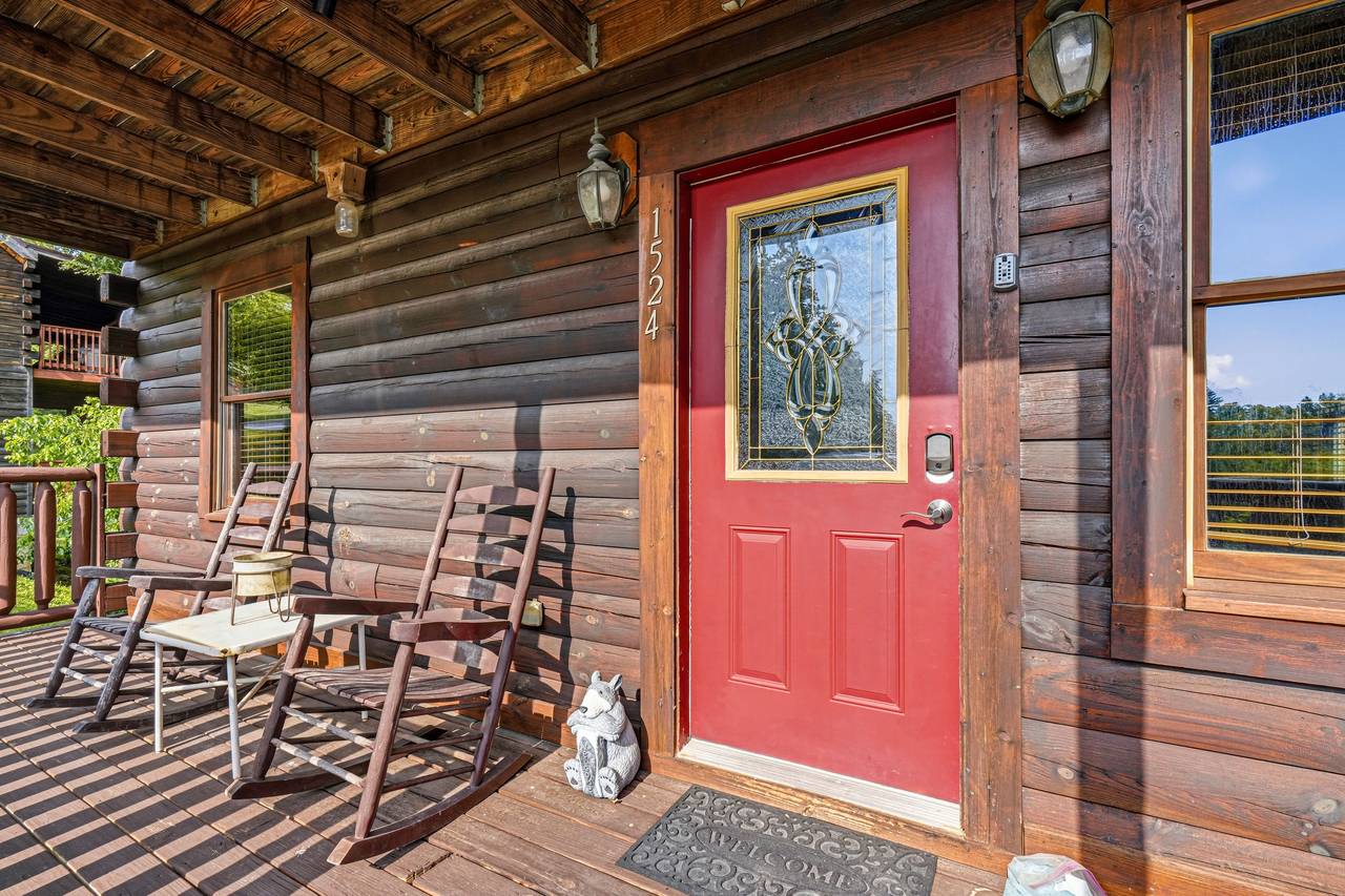 Inviting cabin for family and group getaways Inviting cabin for family and group getaways
