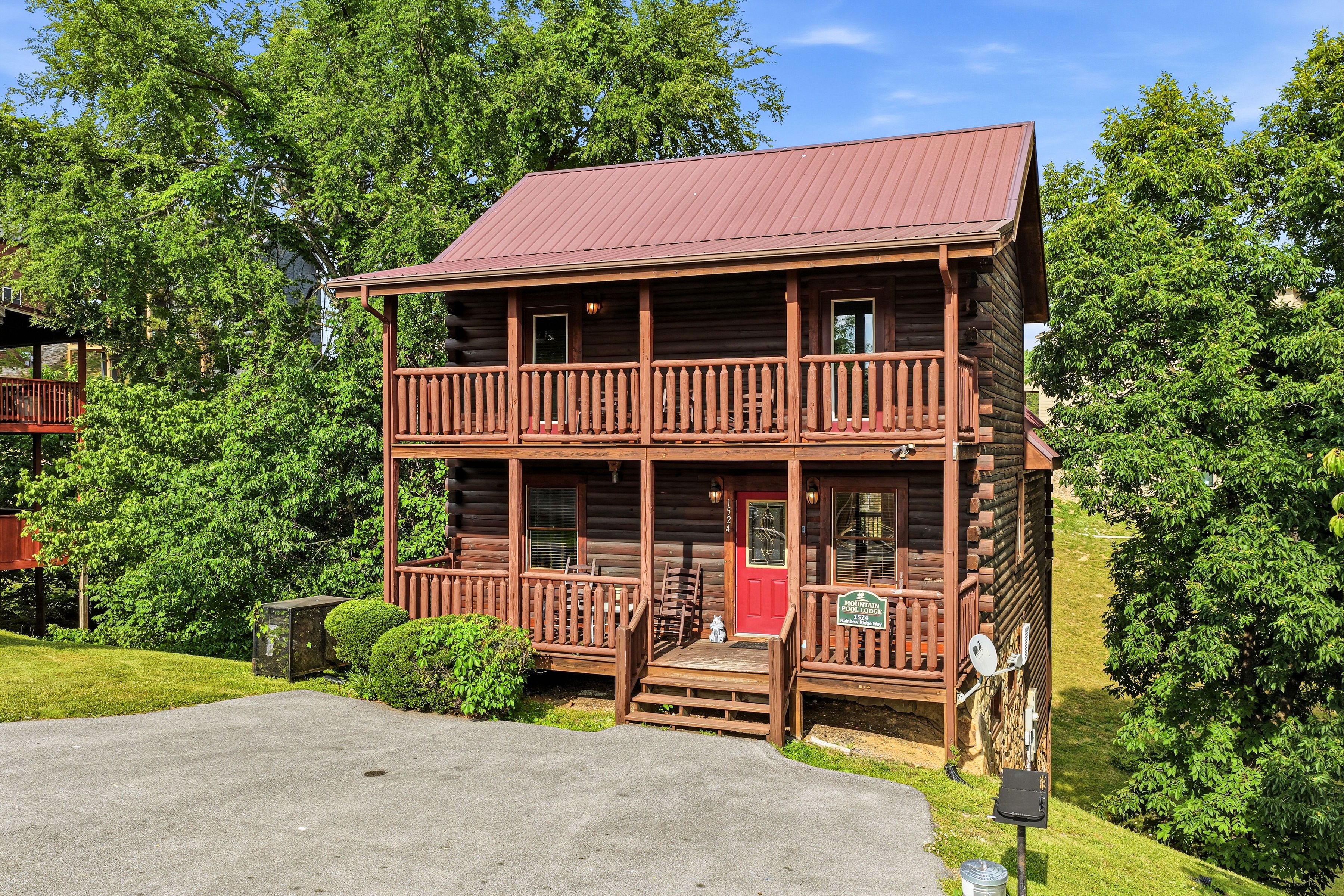 Private cabin with indoor pool and hot tub