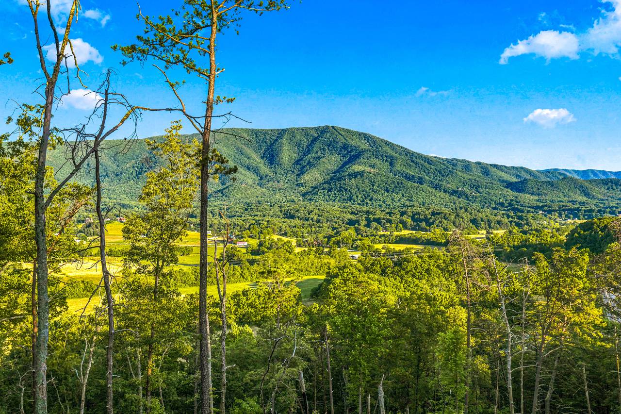 <span class="name">Relax outdoors with beautiful mountain views</span> <span class="name">Relax outdoors with beautiful mountain views</span>