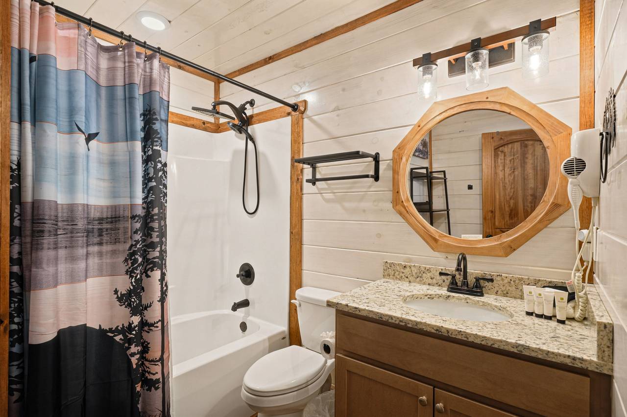 <span class="name">Upper-level shared bath with tub/shower combo</span> <span class="name">Upper-level shared bath with tub/shower combo</span>