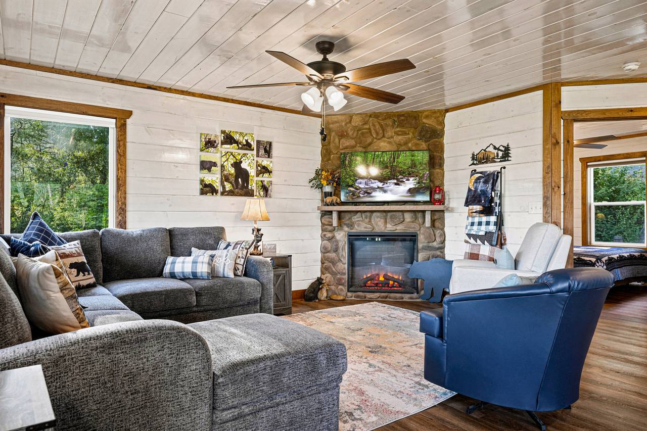 <span class="name">Cozy living room with electric fireplace & TV</span> <span class="name">Cozy living room with electric fireplace & TV</span>