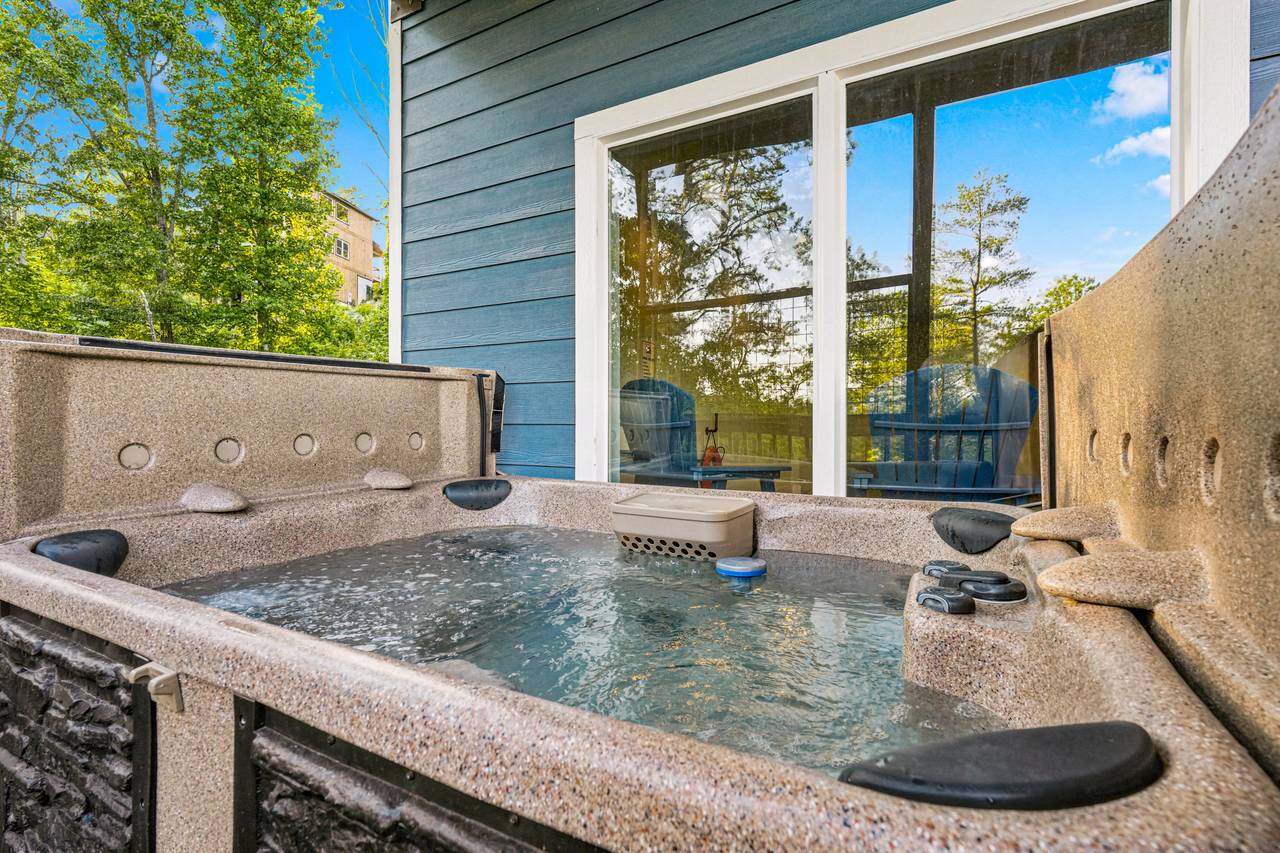 <span class="name">Soak and unwind in the private outdoor hot tub</span> <span class="name">Soak and unwind in the private outdoor hot tub</span>