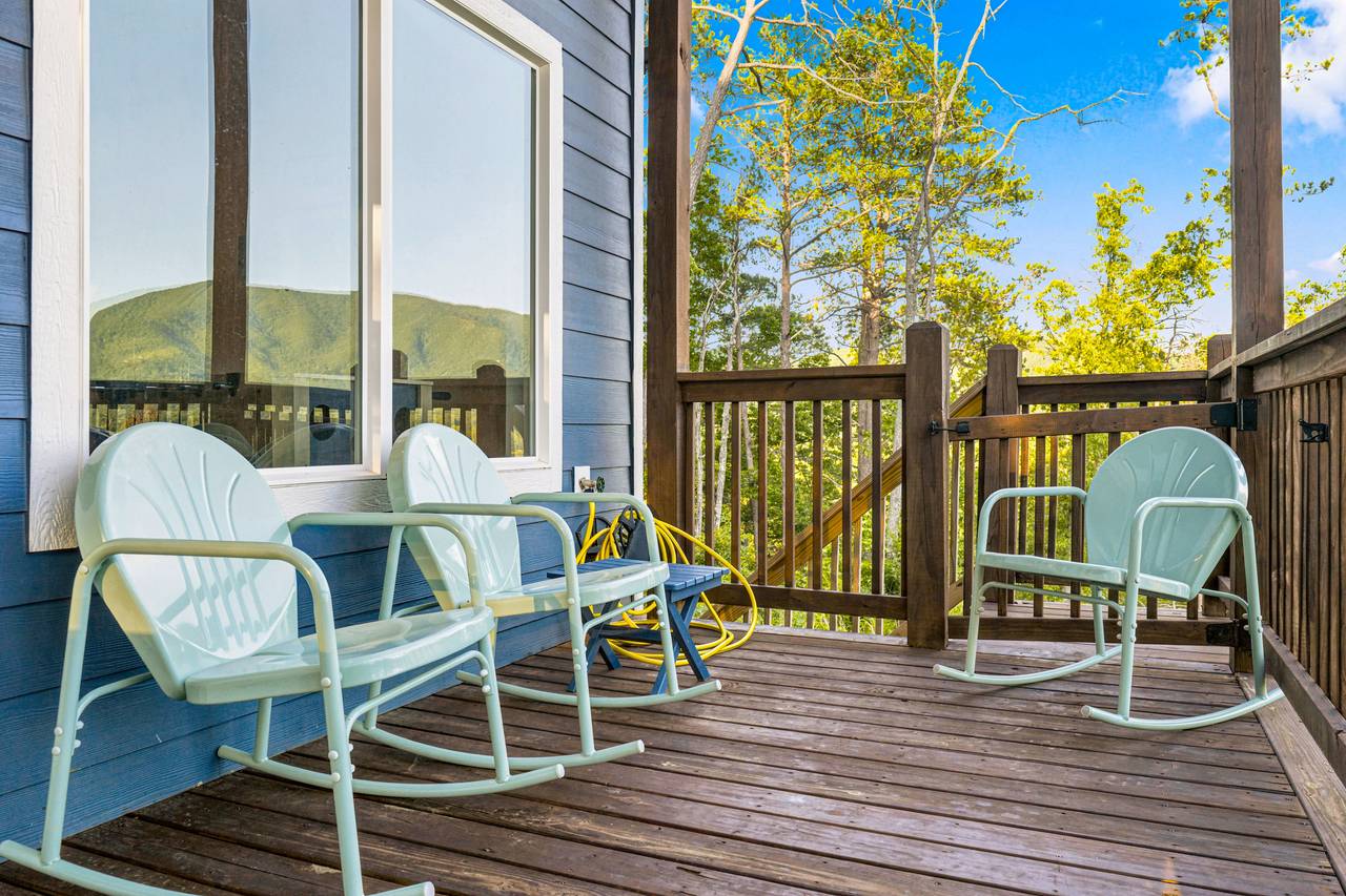 <span class="name">Enjoy coffee outside in the deck rocking chairs</span> <span class="name">Enjoy coffee outside in the deck rocking chairs</span>