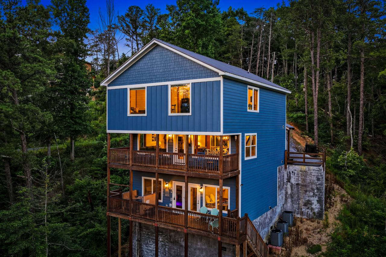 <span class="name">Mountain Mist Chateau in beautiful Wears Valley</span> <span class="name">Mountain Mist Chateau in beautiful Wears Valley</span>