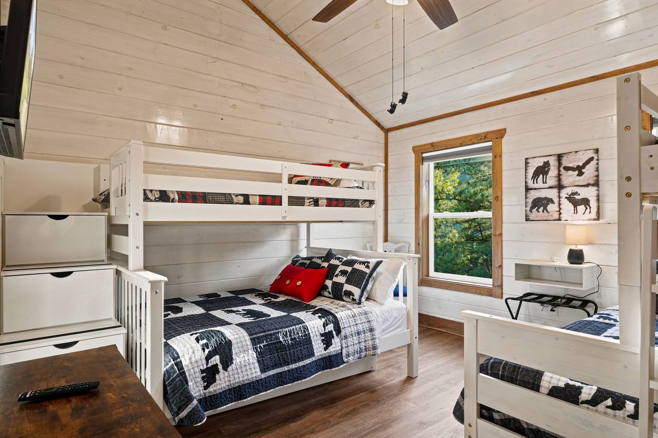 <span class="name">Spacious bunk room for kids or extra guests</span> <span class="name">Spacious bunk room for kids or extra guests</span>