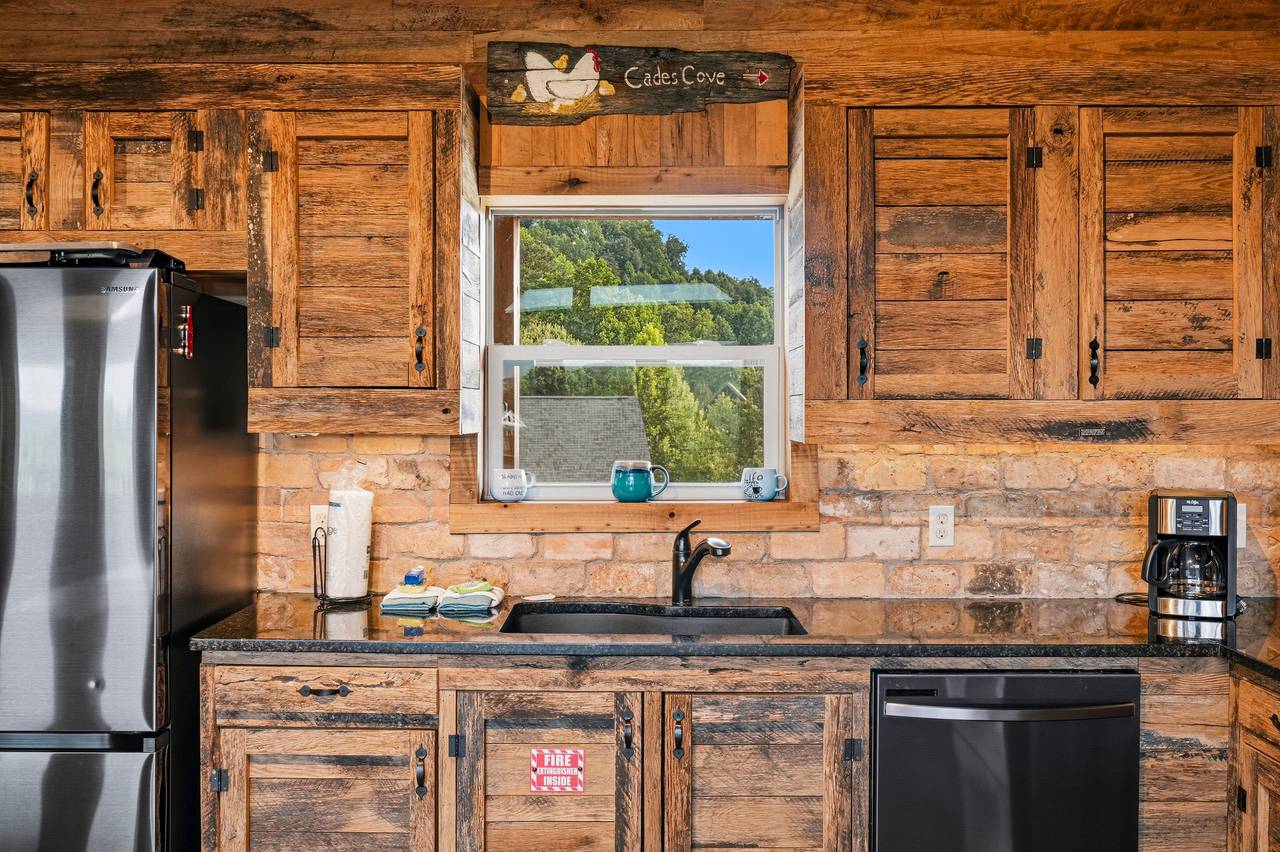 <span class="name">Fully equipped kitchen for family meals & holiday dinners</span> <span class="name">Fully equipped kitchen for family meals & holiday dinners</span>