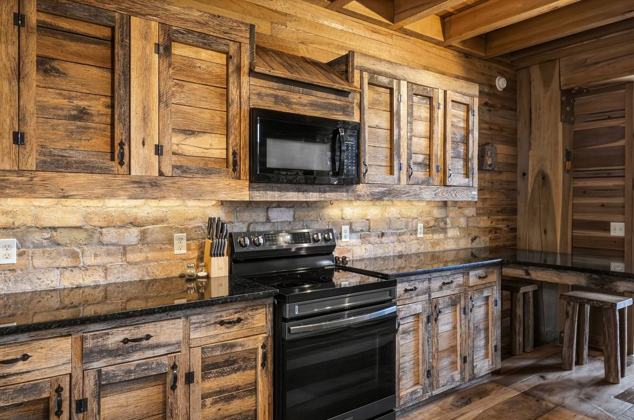 <span class="name">Fully equipped kitchen for family meals & holiday dinners</span> <span class="name">Fully equipped kitchen for family meals & holiday dinners</span>