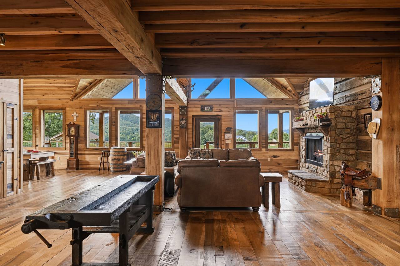 <span class="name">Warm wood finishes create a cozy mountain gathering space</span> <span class="name">Warm wood finishes create a cozy mountain gathering space</span>