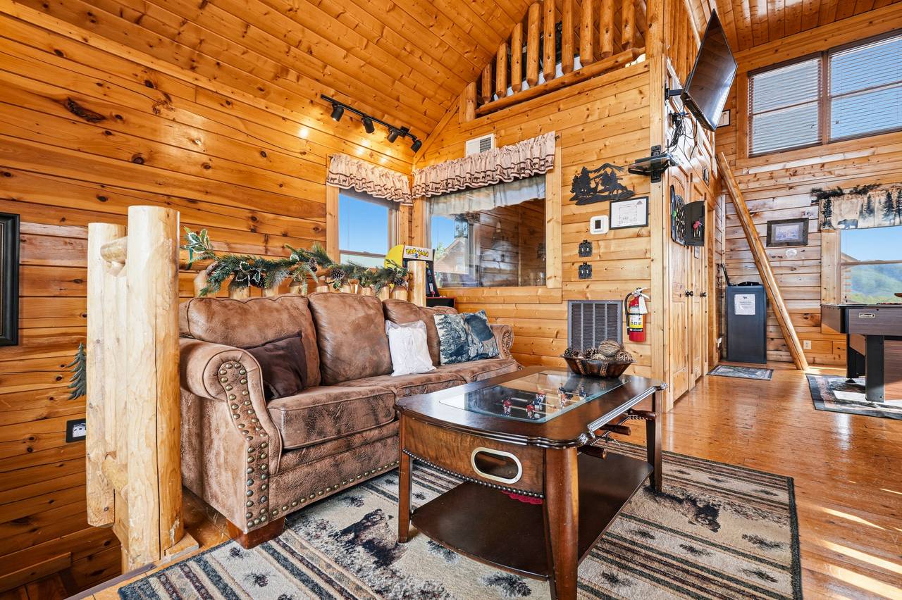 <span class="name">Cozy loft lounge overlooking the living room</span> <span class="name">Cozy loft lounge overlooking the living room</span>