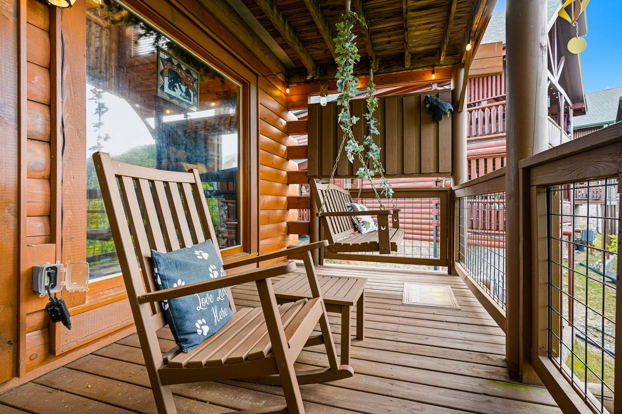 <span class="name">Covered deck with rocking chairs & mountain air</span> <span class="name">Covered deck with rocking chairs & mountain air</span>