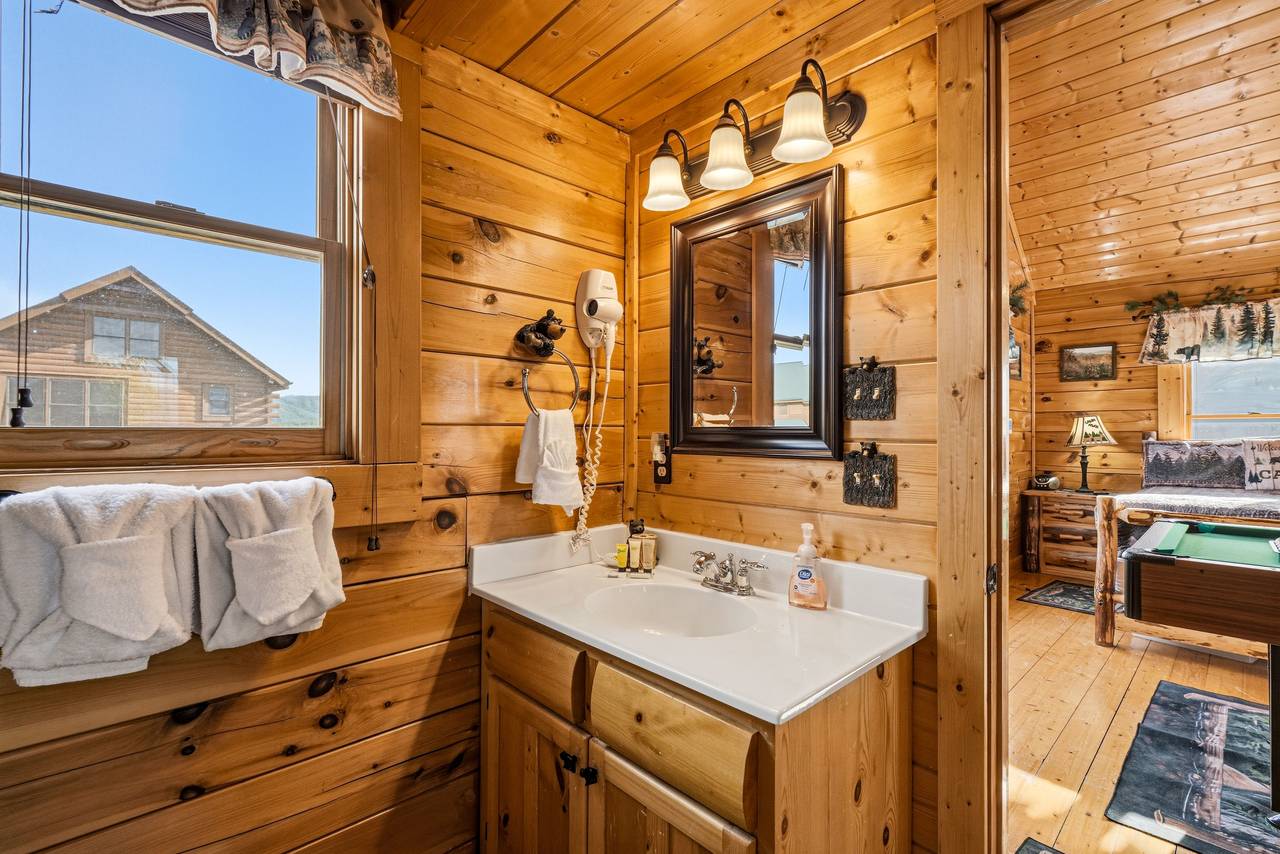 <span class="name">Upstairs full bath with large soaking tub & standing shower</span> <span class="name">Upstairs full bath with large soaking tub & standing shower</span>