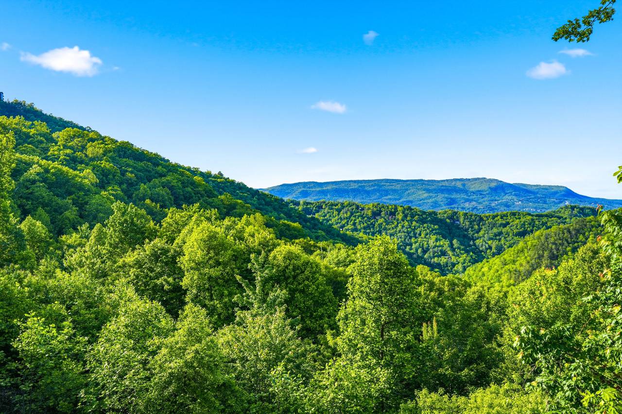 <span class="name">Mountain views that stretch for miles</span> <span class="name">Mountain views that stretch for miles</span>
