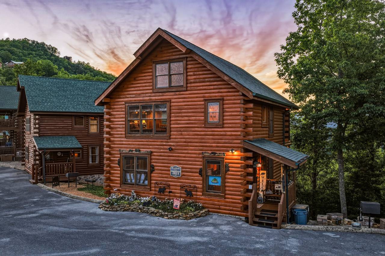 <span class="name">Gather with family at BearSlide Lodge</span> <span class="name">Gather with family at BearSlide Lodge</span>