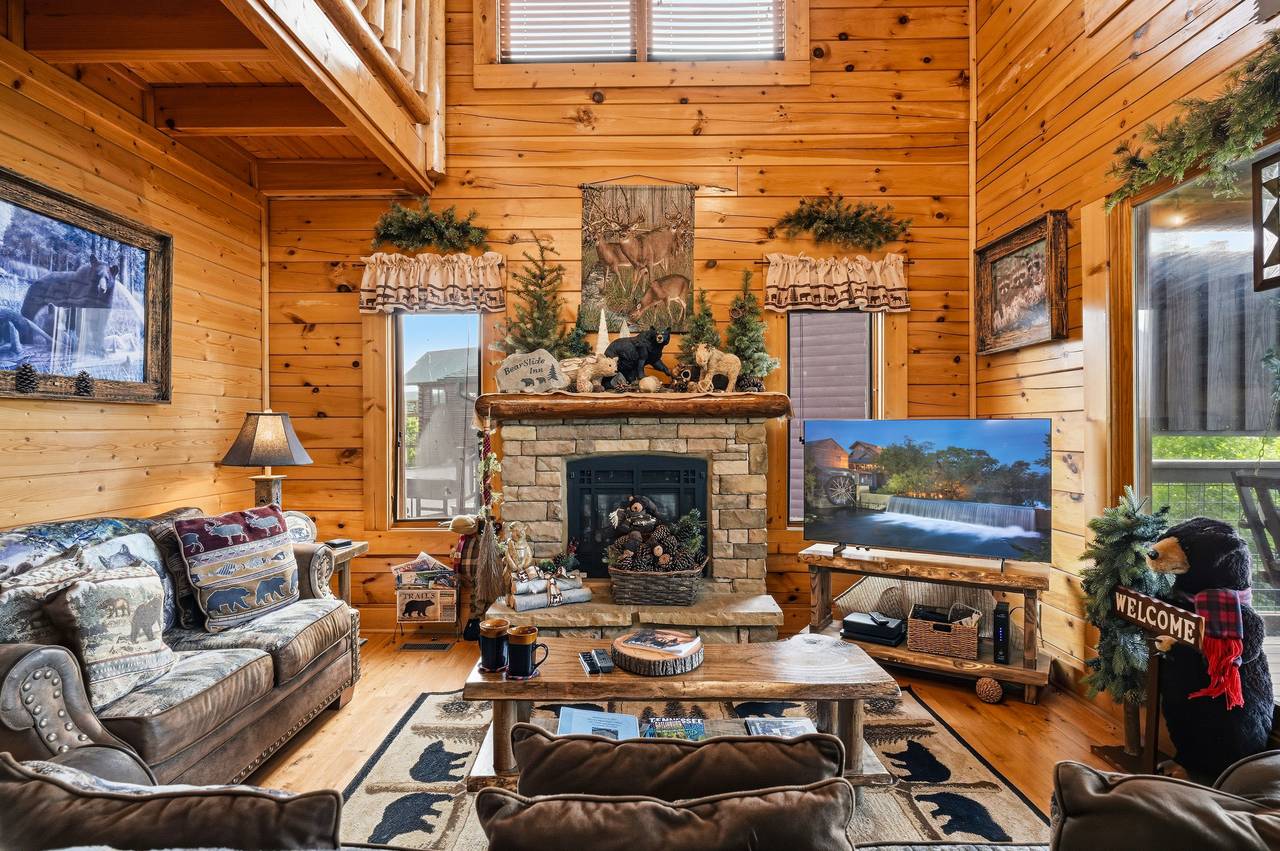 <span class="name">Relaxing living room with soaring wood-beamed ceilings</span> <span class="name">Relaxing living room with soaring wood-beamed ceilings</span>