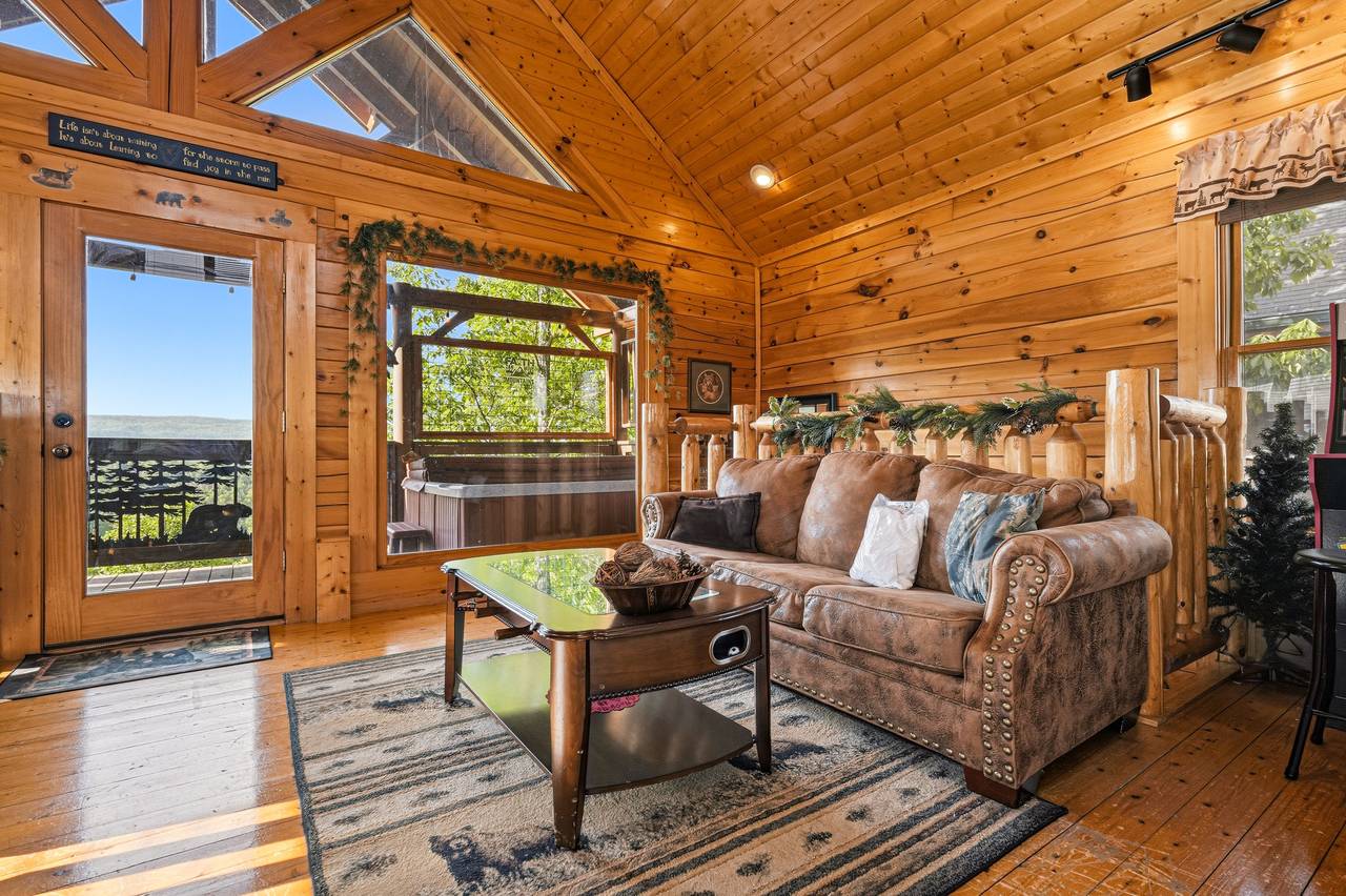 <span class="name">Upstairs loft sitting area with sleeper sofa</span> <span class="name">Upstairs loft sitting area with sleeper sofa</span>