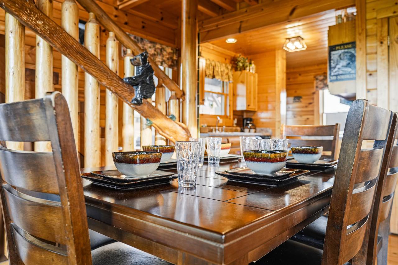 <span class="name">Dining area perfect for family meals & gatherings</span> <span class="name">Dining area perfect for family meals & gatherings</span>