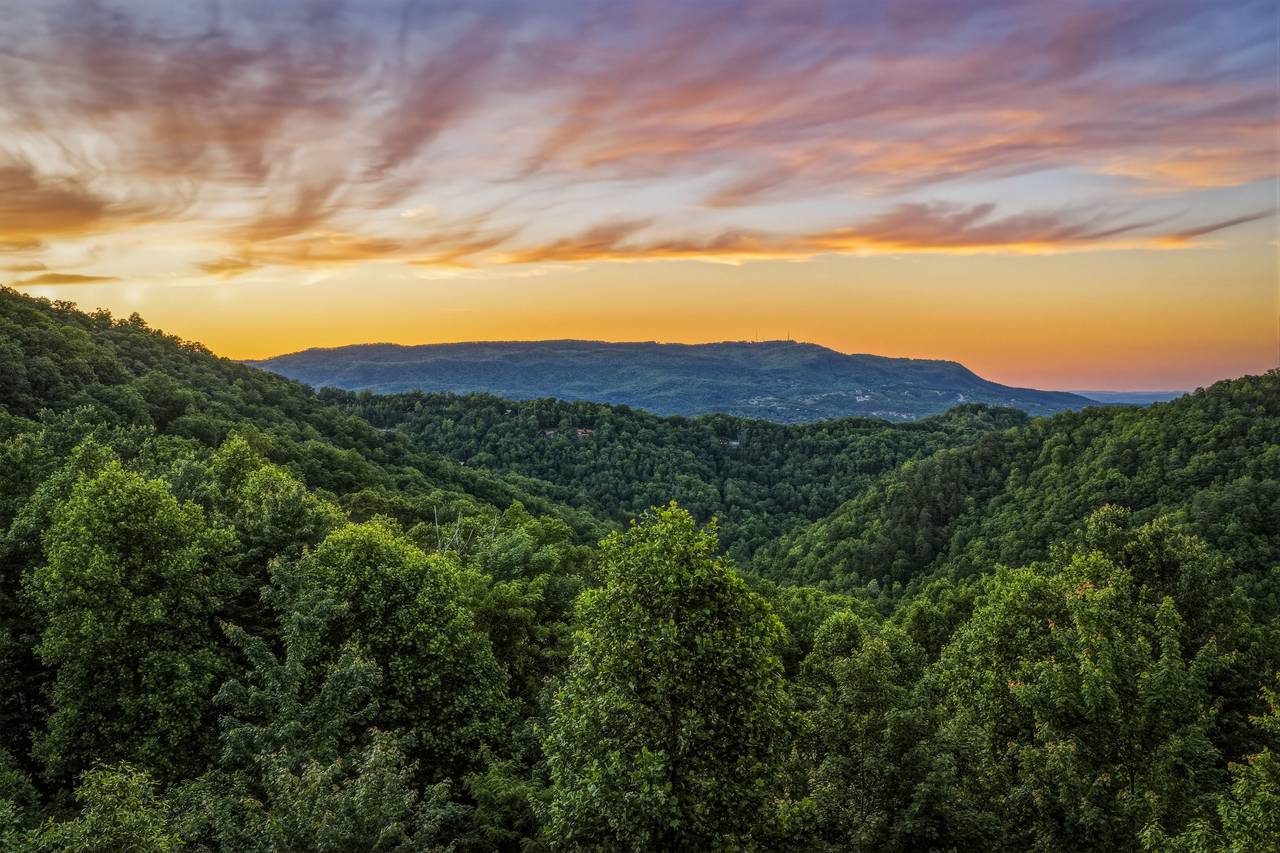 <span class="name">Stunning mountain sunsets from the cabin decks</span> <span class="name">Stunning mountain sunsets from the cabin decks</span>