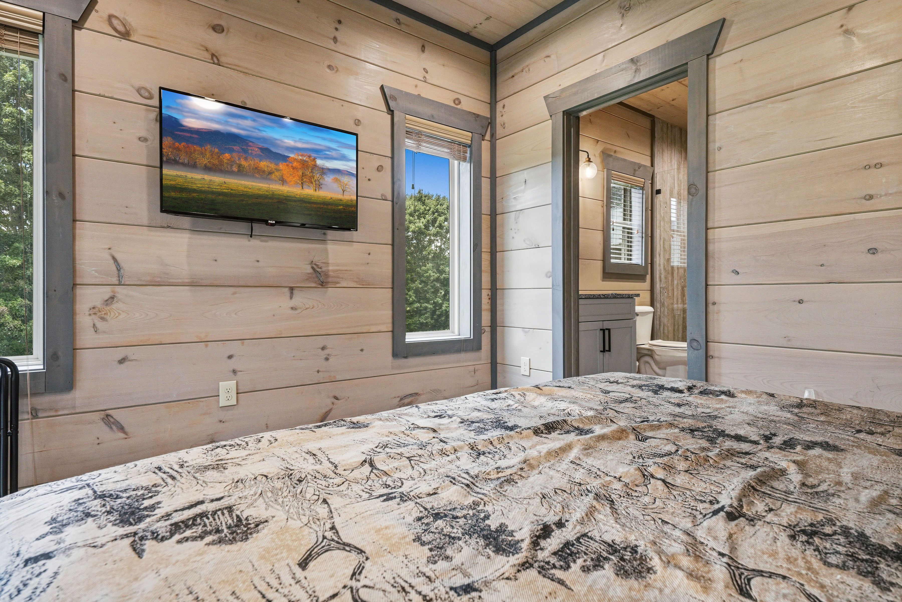 <span class="name">Private ensuite adds convenience to the king bedroom</span>