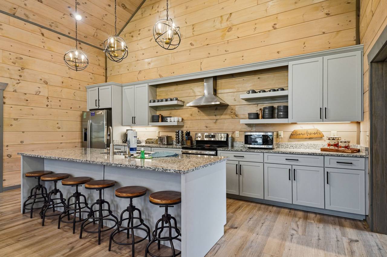<span class="name">Spacious kitchen island offers extra prep space</span> <span class="name">Spacious kitchen island offers extra prep space</span>