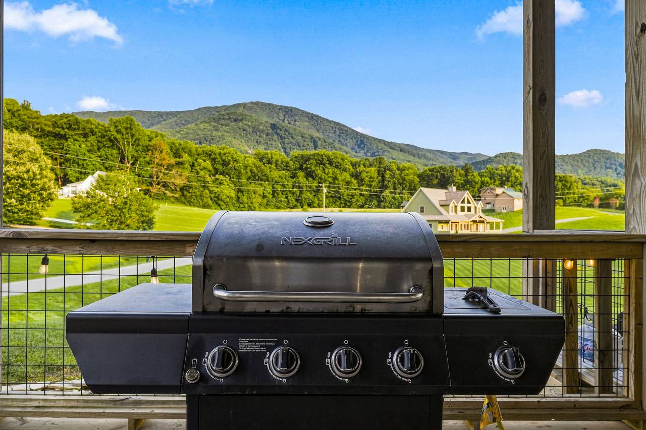 <span class="name">Outdoor gas grill makes cabin cookouts easy</span> <span class="name">Outdoor gas grill makes cabin cookouts easy</span>
