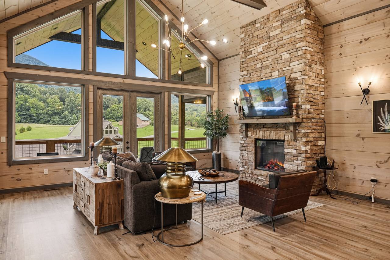 <span class="name">Spacious living room for gathering with family</span> <span class="name">Spacious living room for gathering with family</span>