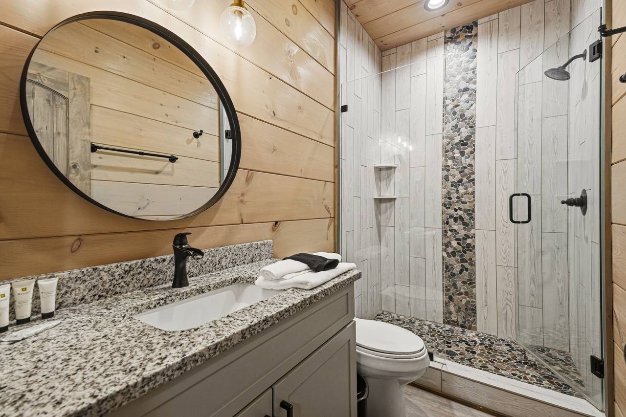 <span class="name">Private ensuite adds convenience to the king bedroom</span> <span class="name">Private ensuite adds convenience to the king bedroom</span>