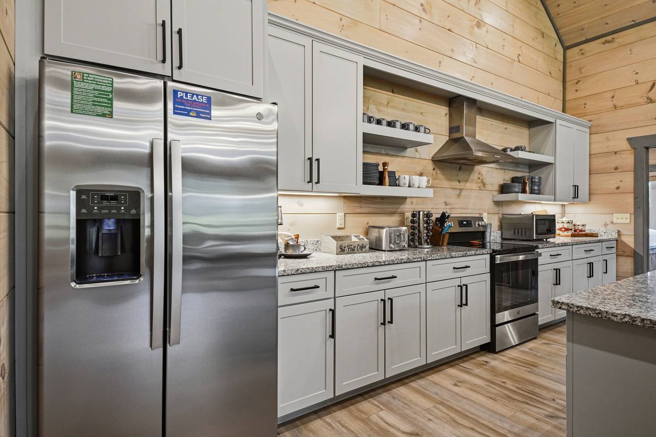 <span class="name">Fully equipped upper-level kitchen for family meals</span> <span class="name">Fully equipped upper-level kitchen for family meals</span>