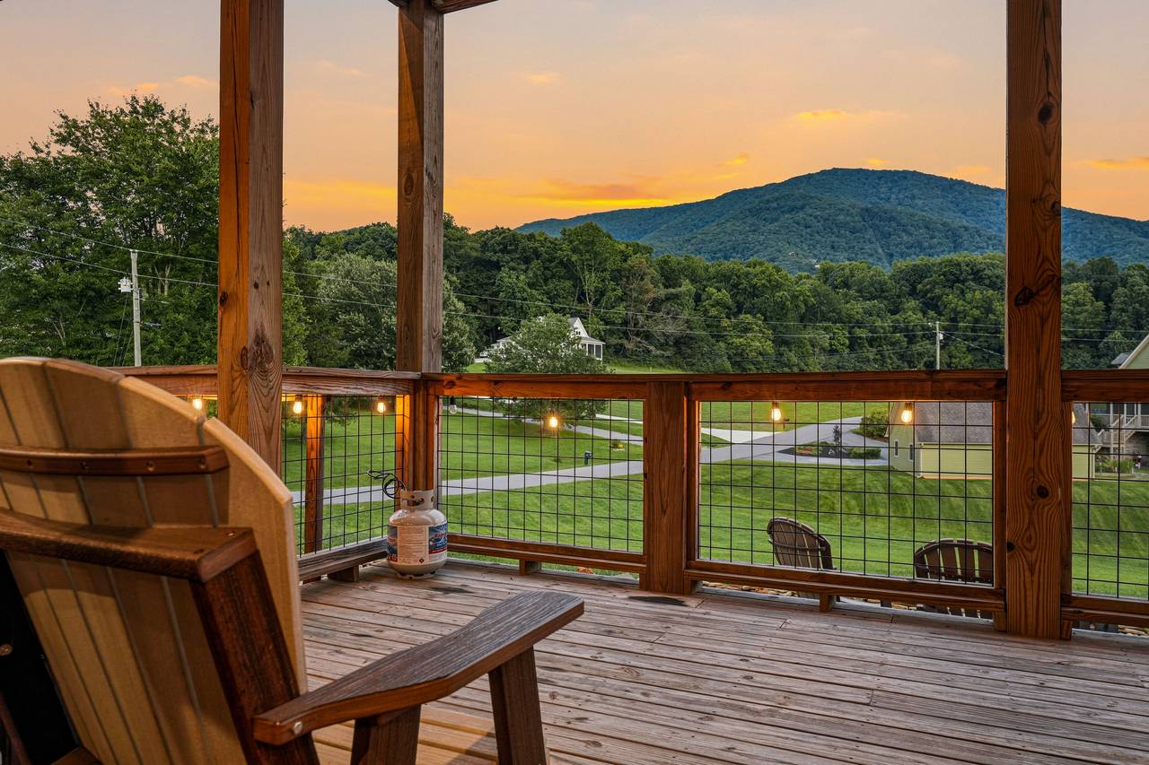 <span class="name">Rocking chairs overlook the beautiful Smoky Mountains</span> <span class="name">Rocking chairs overlook the beautiful Smoky Mountains</span>
