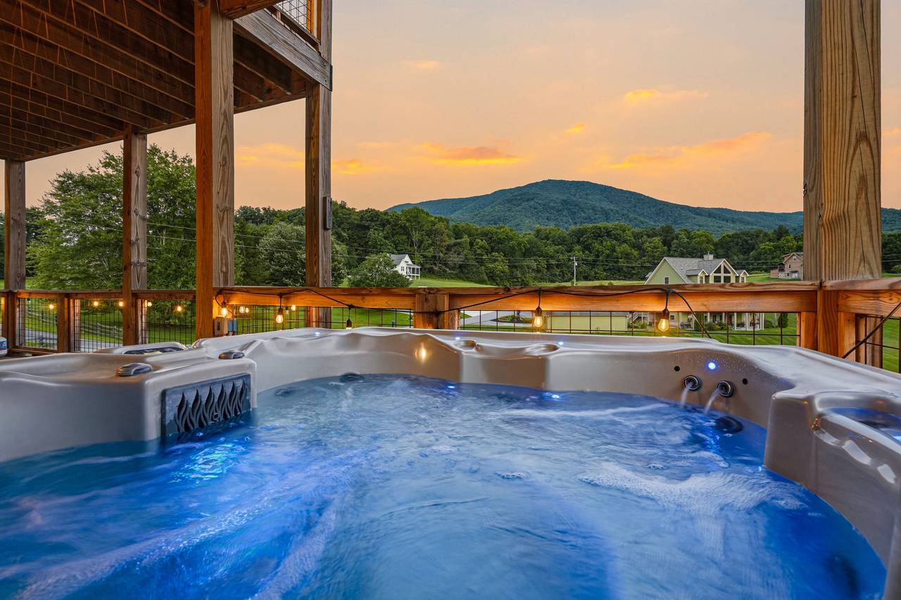 <span class="name">Unwind beneath the stars in the private hot tub</span> <span class="name">Unwind beneath the stars in the private hot tub</span>