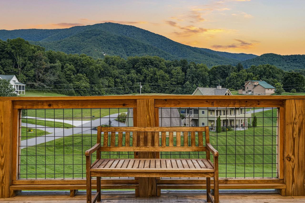 <span class="name">Enjoy sunrise views from the covered mountain decks</span> <span class="name">Enjoy sunrise views from the covered mountain decks</span>