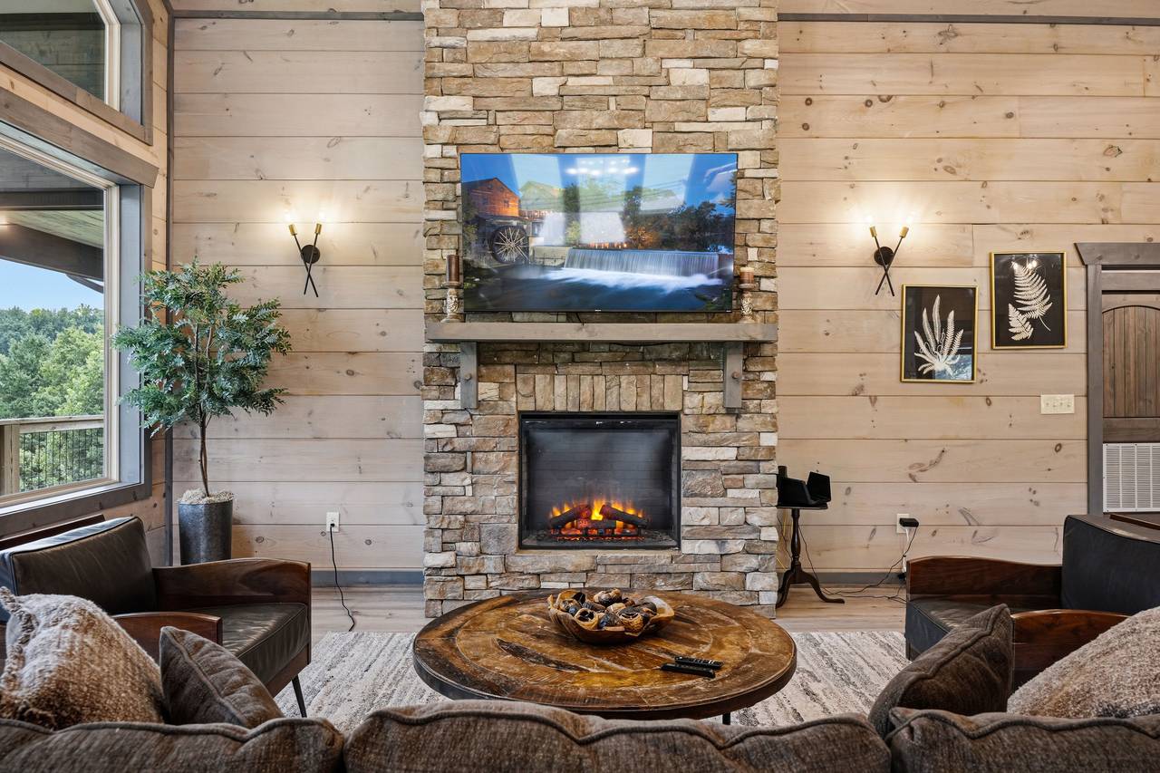 <span class="name">Smart TV offers streaming with personal logins</span> <span class="name">Smart TV offers streaming with personal logins</span>
