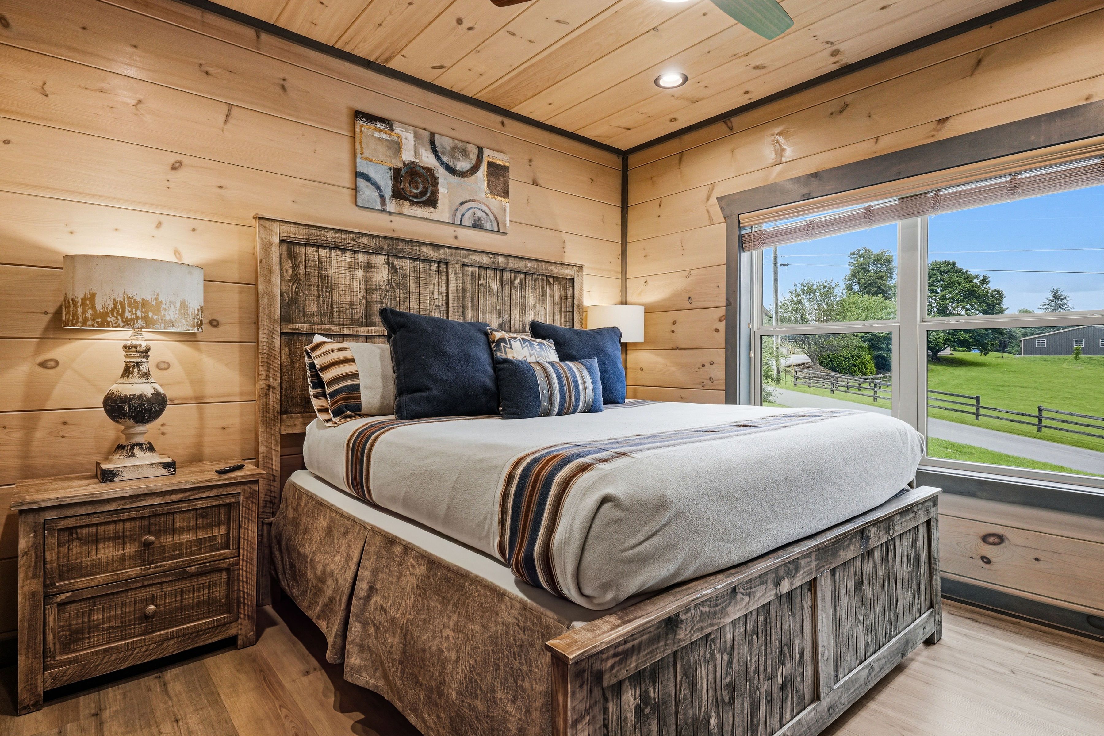 <span class="name">Private king suite offers comfort and convenience</span>