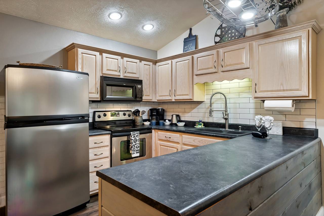 Fully equipped kitchen with ample counter space Fully equipped kitchen with ample counter space
