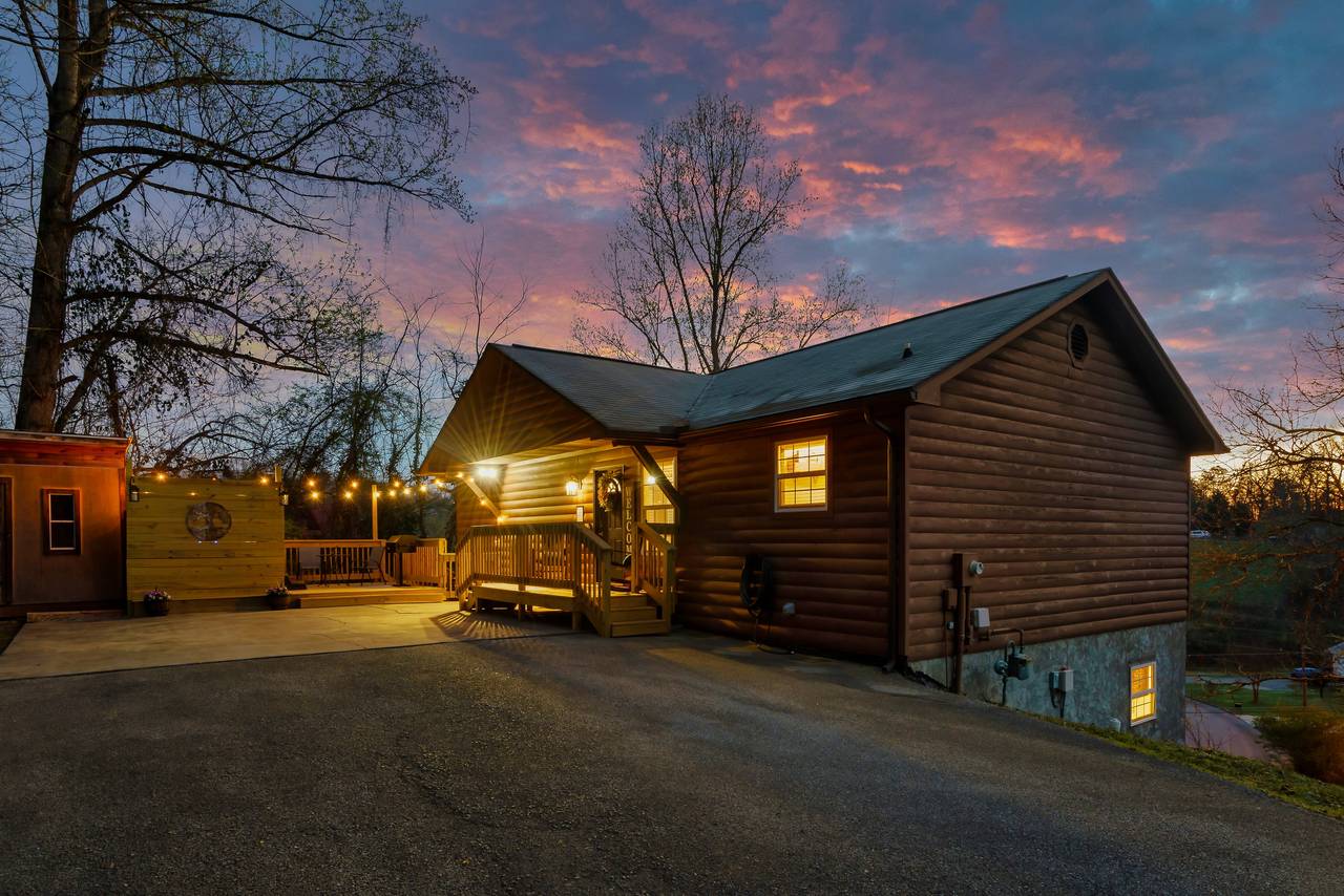 Welcome to Hideaway Hollow, Offered by Bear Tracts Welcome to Hideaway Hollow, Offered by Bear Tracts