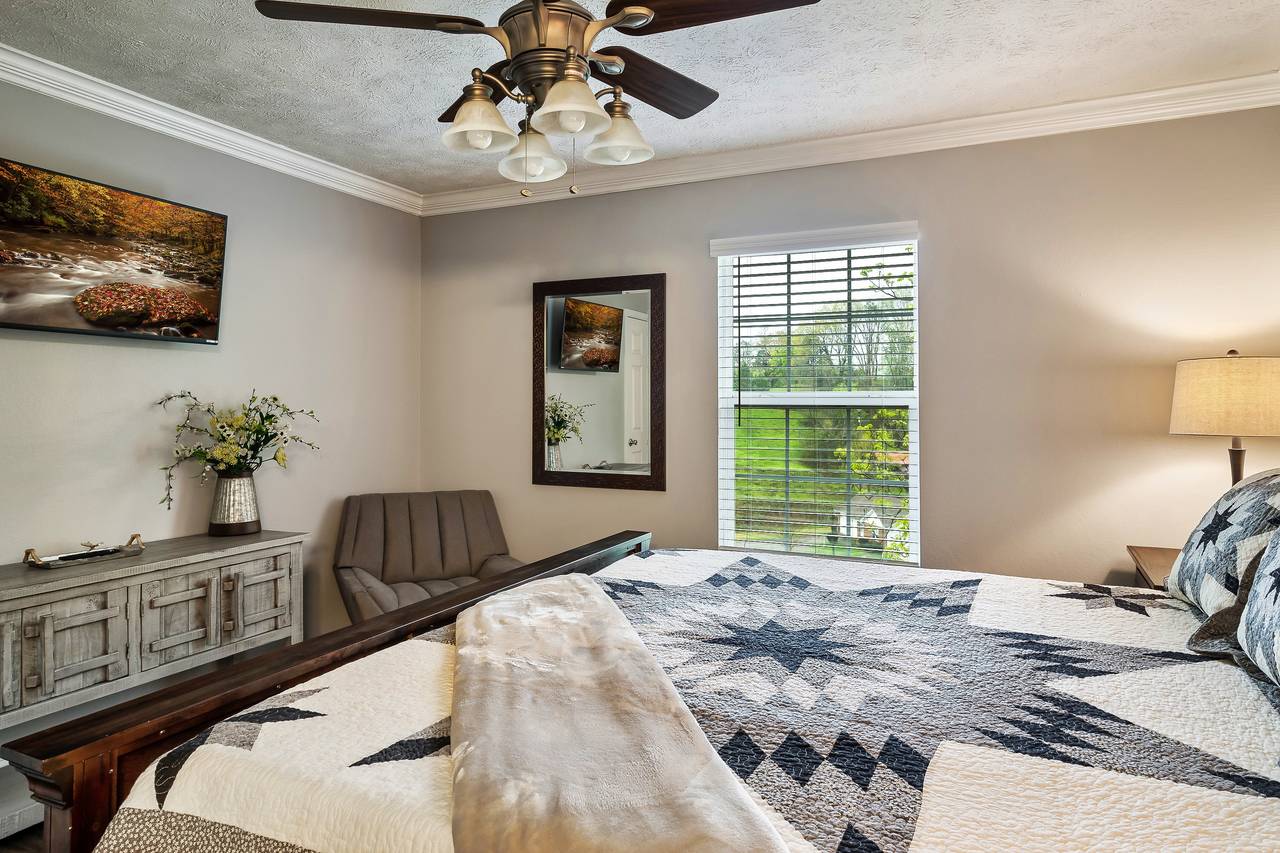 Main level king suite with Smart TV Main level king suite with Smart TV