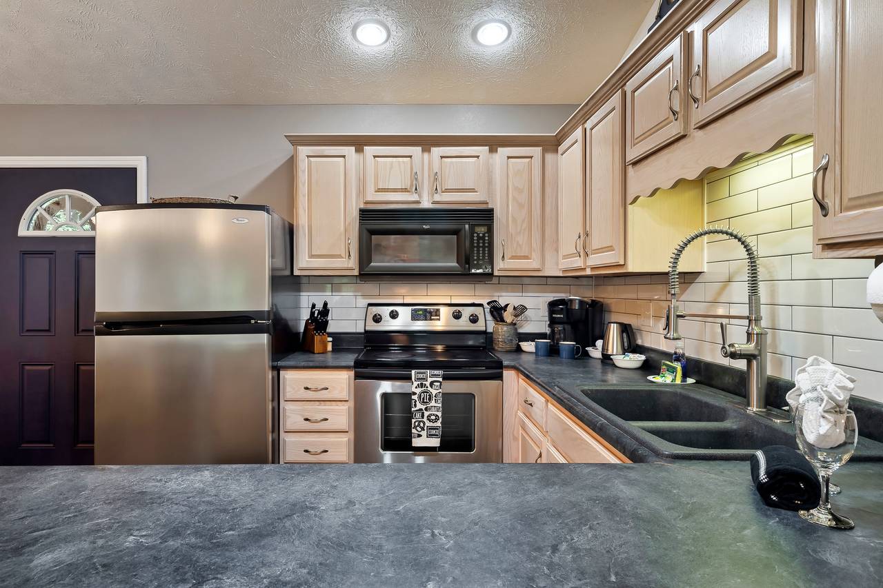 Fully equipped kitchen with ample counter space Fully equipped kitchen with ample counter space