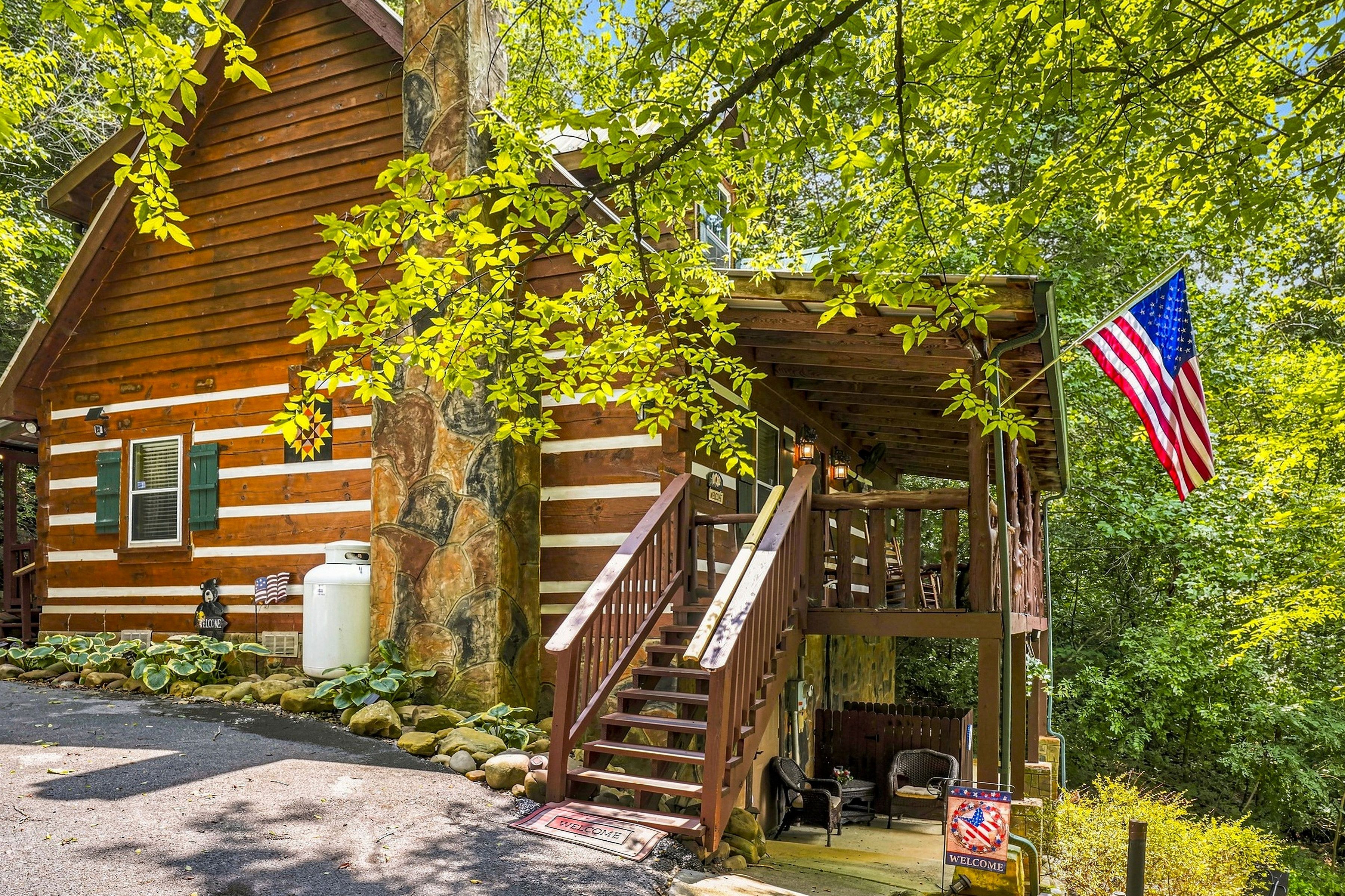 <span class="name">Sweet Annie, offered by Bear Tracts Vacation Cabins</span>