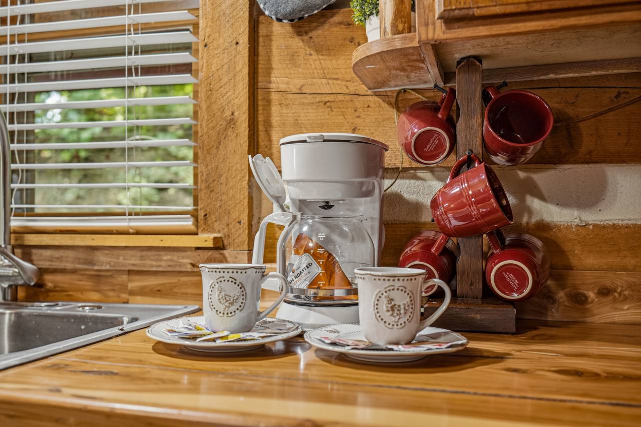 <span class="name">Kitchen includes a coffee pot for easy mornings</span> <span class="name">Kitchen includes a coffee pot for easy mornings</span>
