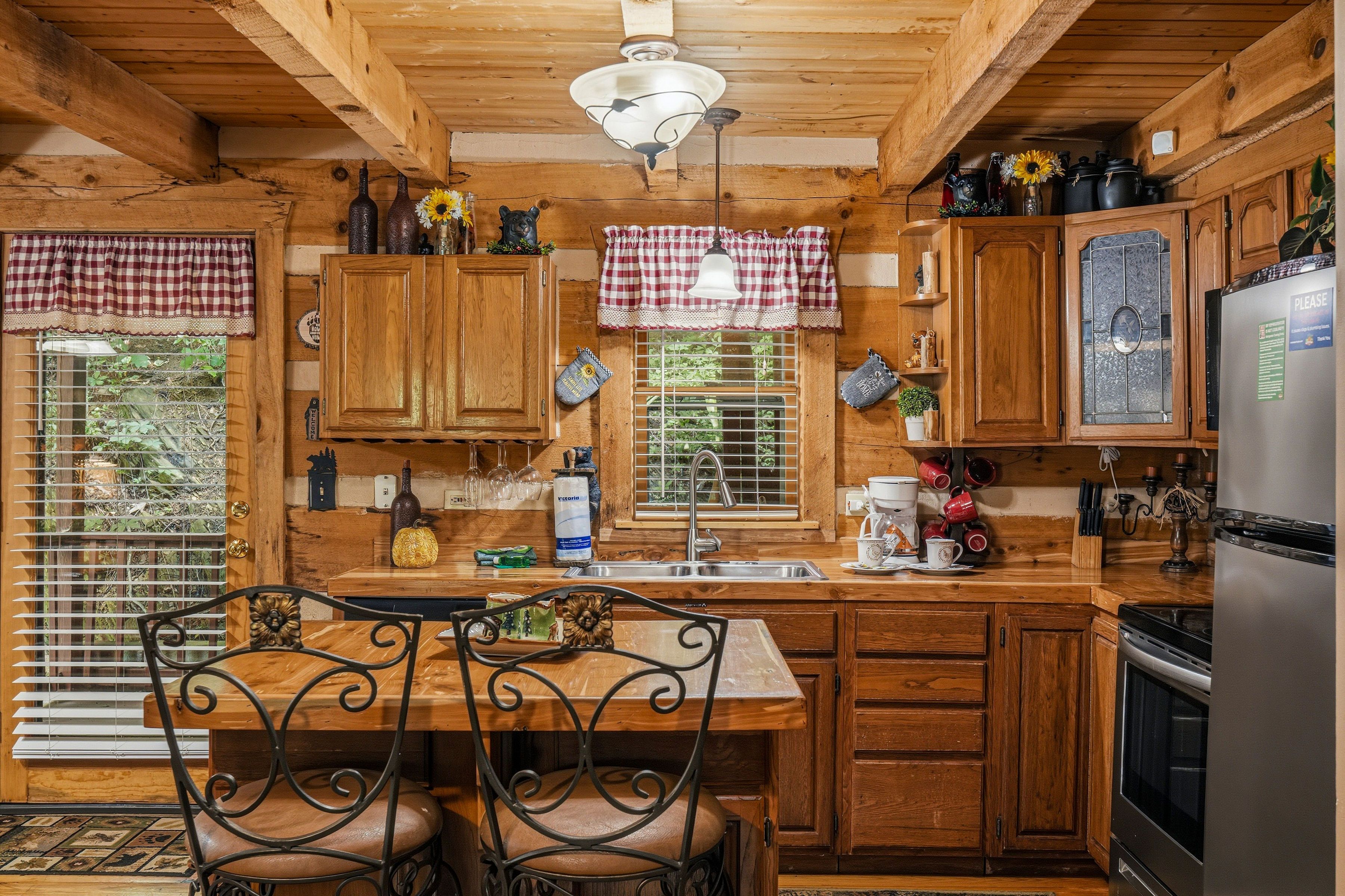 <span class="name">Fully equipped kitchen for meals and snacks</span>