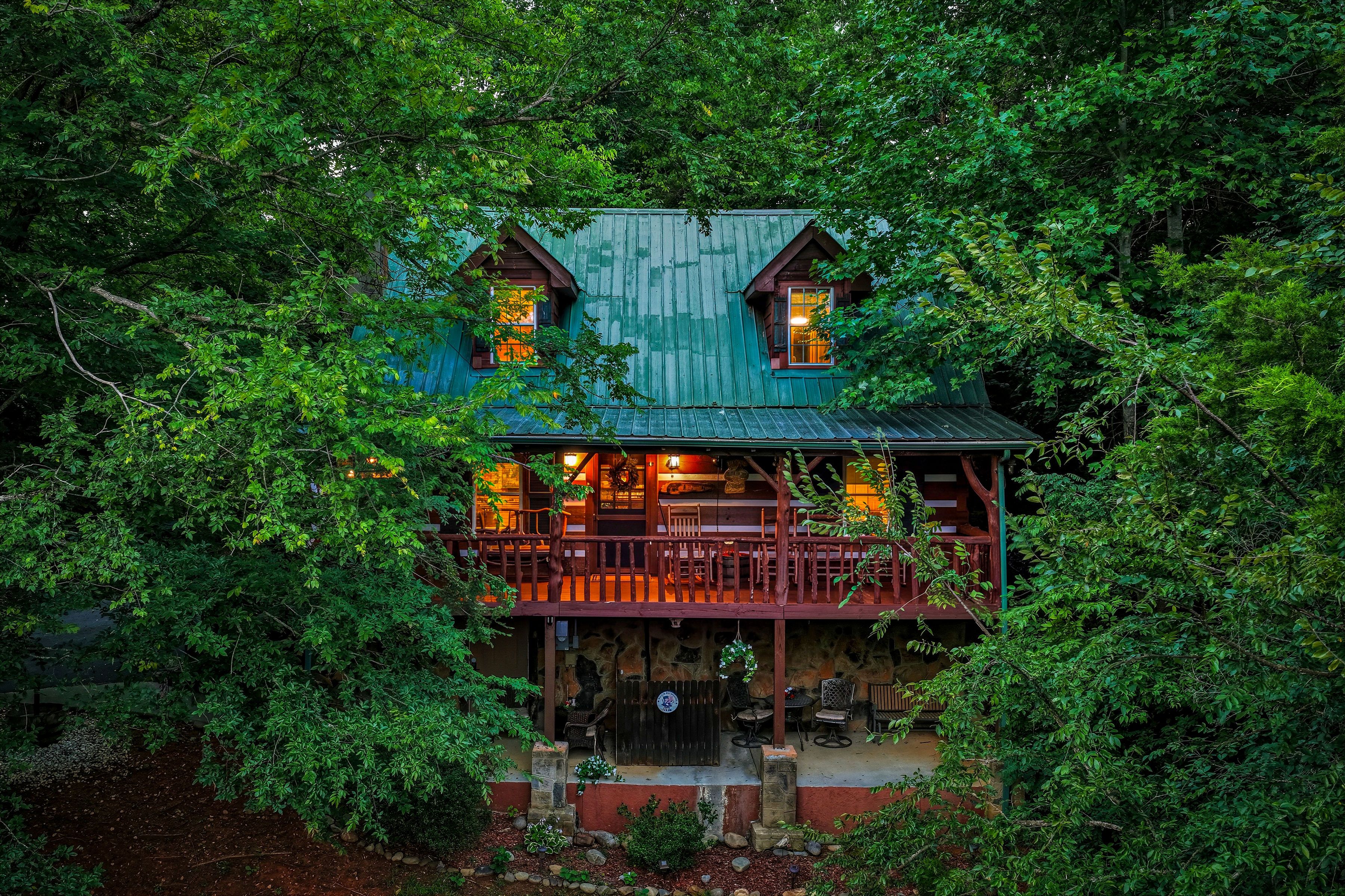 <span class="name">Wooded surroundings create a quiet mountain setting</span>