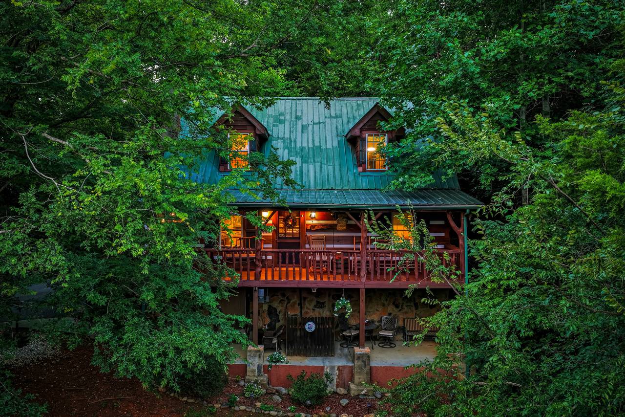 <span class="name">Wooded surroundings create a quiet mountain setting</span> <span class="name">Wooded surroundings create a quiet mountain setting</span>