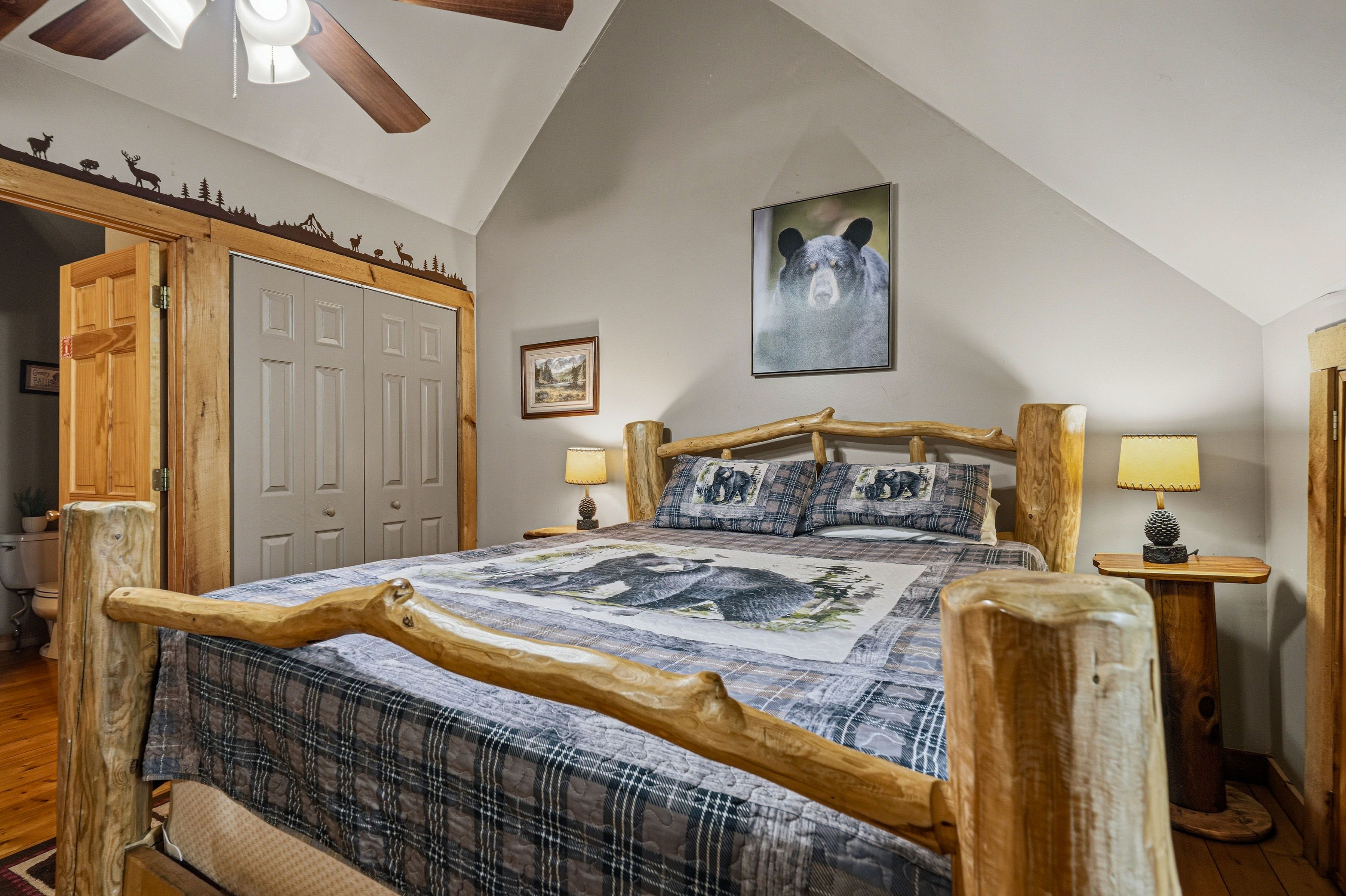 <span class="name">Upper queen bedroom includes a private ensuite bathroom</span>