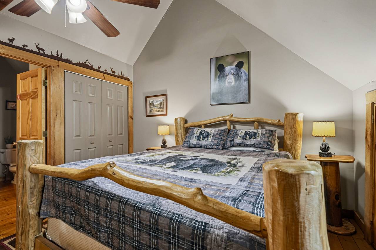 <span class="name">Upper queen bedroom includes a private ensuite bathroom</span> <span class="name">Upper queen bedroom includes a private ensuite bathroom</span>