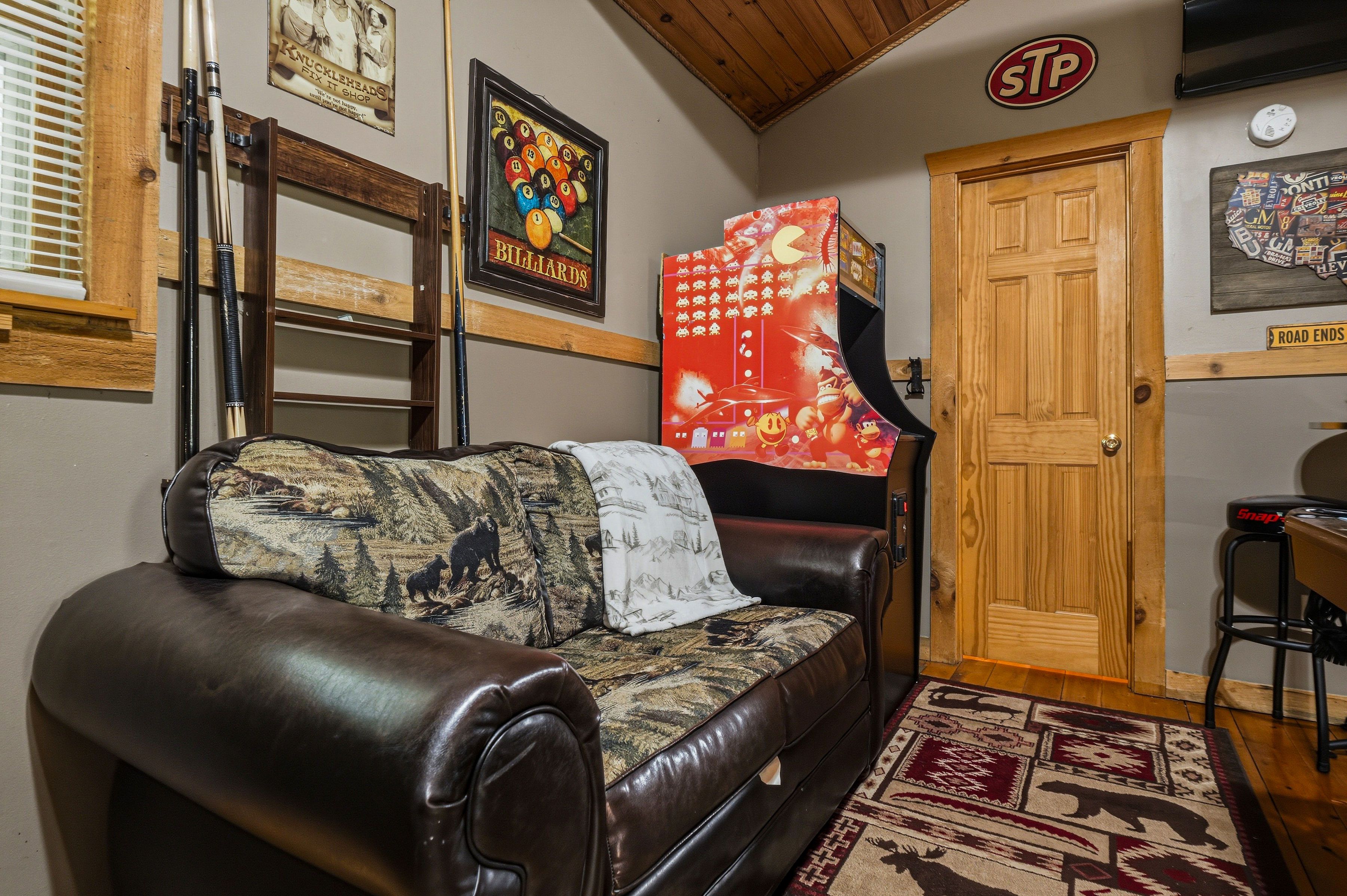 <span class="name">Loft has direct access to the shared upper bathroom</span>