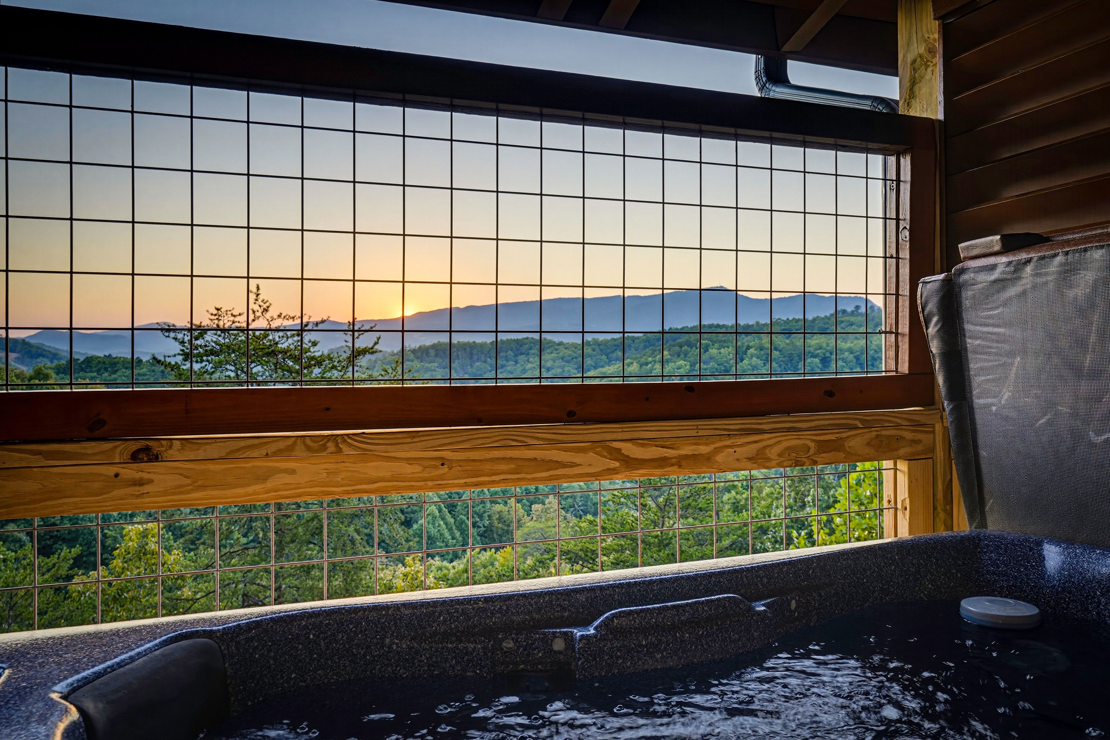 <span class="name">Soak in the private hot tub on the entry-level deck</span>