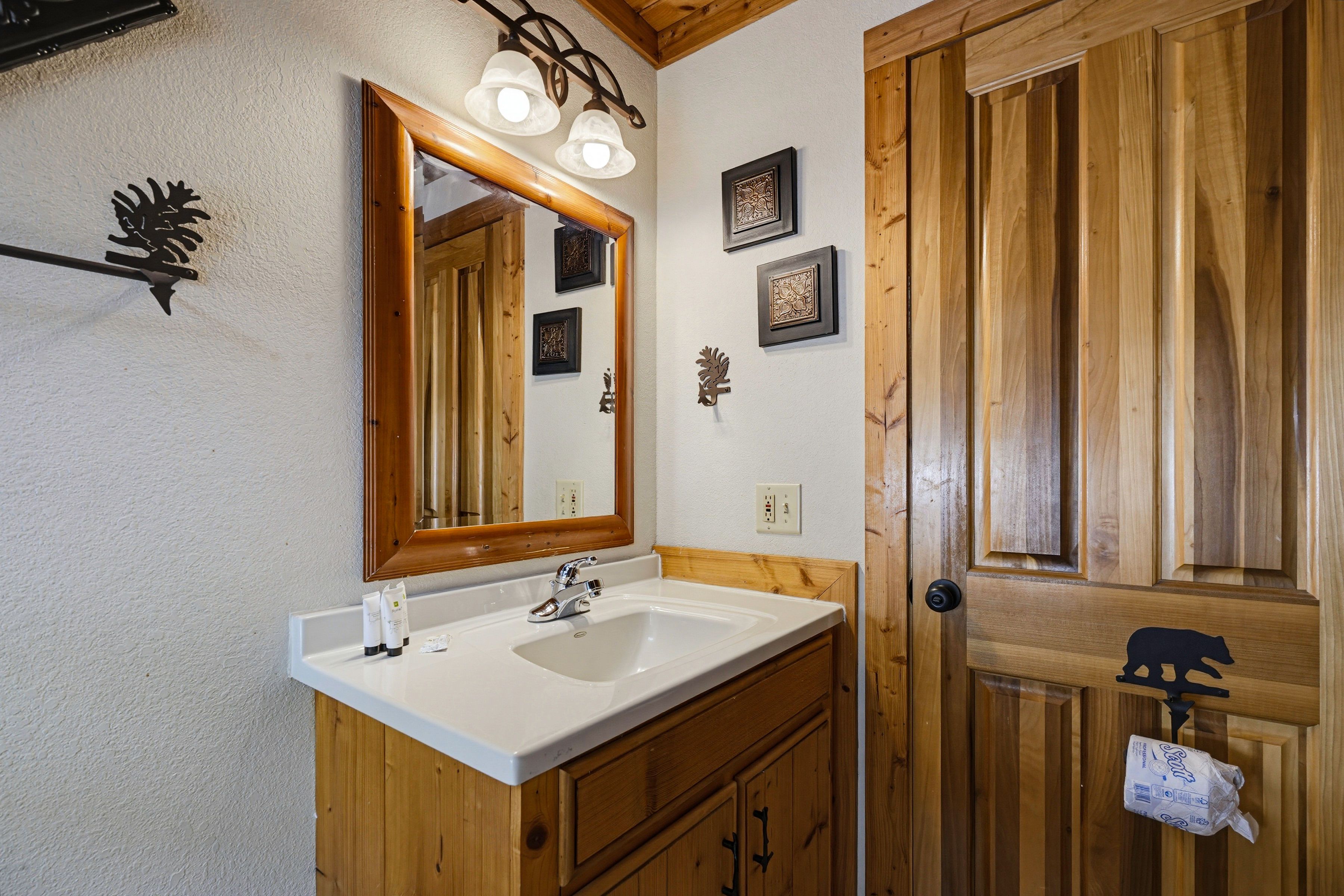 <span class="name">Entry-level full bathroom with a convenient standing shower</span>