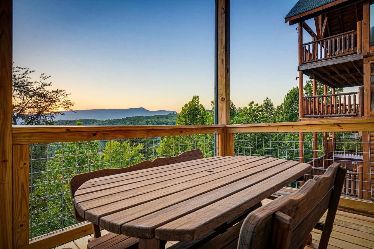<span class="name">Enjoy meals outdoors at the deck table and chairs</span> <span class="name">Enjoy meals outdoors at the deck table and chairs</span>